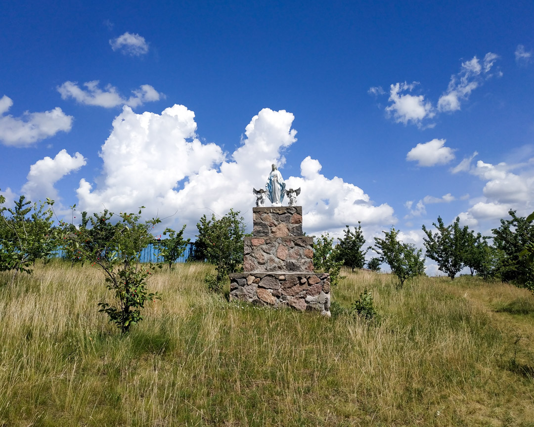 Вішнева. Каля касцёла